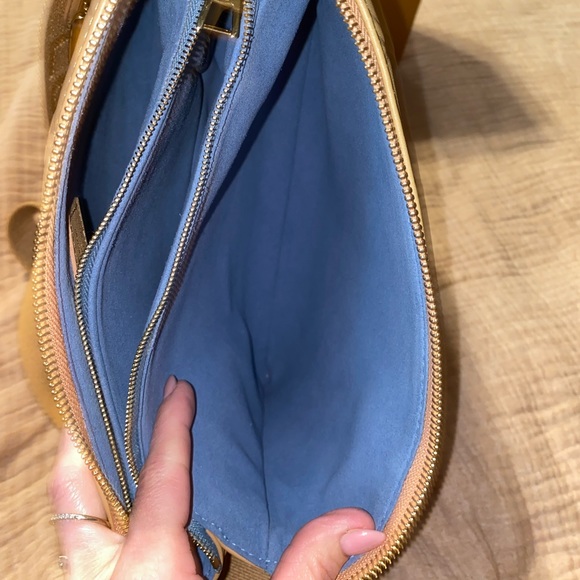 *SOLD*LV Coussin - Picture 6 of 13